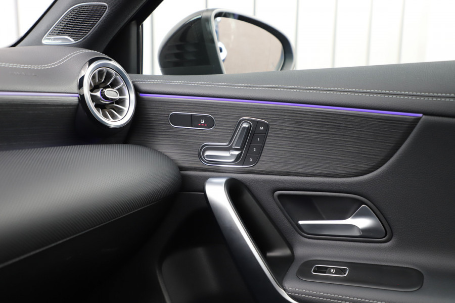 Mercedes-Benz A-Klasse 250e AMG Aut8 | 218PK | Pano | Head-up | Burmester | Memory | Sfeerverlichting | Multibeam | ACC | Stuurwielverwarming | Trekhaa