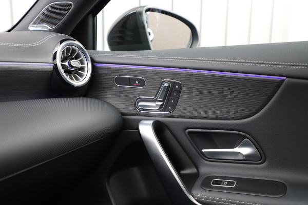 Mercedes-Benz A-Klasse 250e AMG Aut8 | 218PK | Pano | Head-up | Burmester | Memory | Sfeerverlichting | Multibeam | ACC | Stuurwielverwarming | Trekhaa