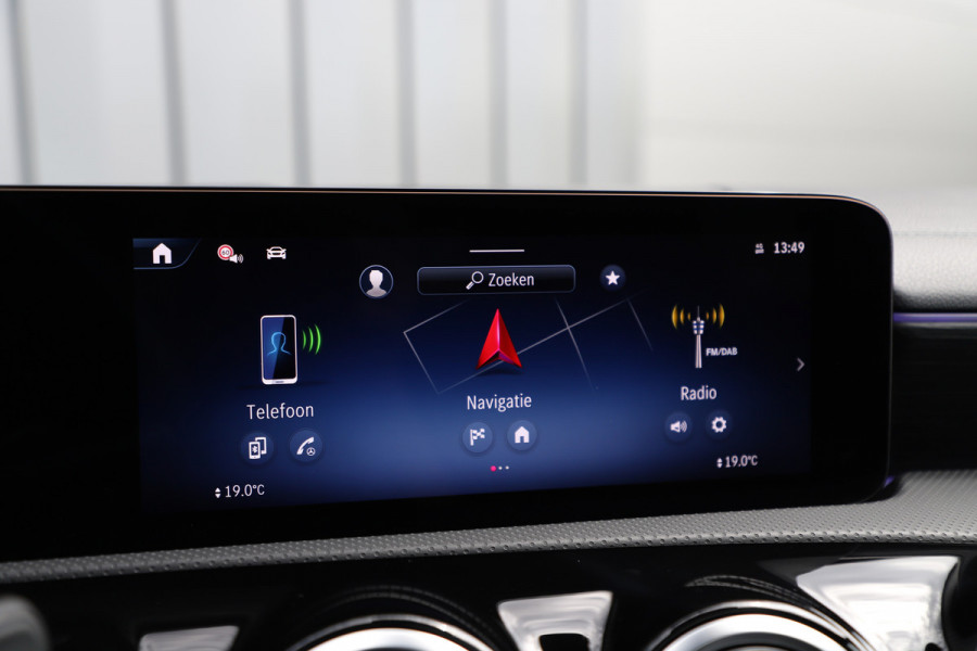 Mercedes-Benz A-Klasse 250e AMG Aut8 | 218PK | Pano | Head-up | Burmester | Memory | Sfeerverlichting | Multibeam | ACC | Stuurwielverwarming | Trekhaa