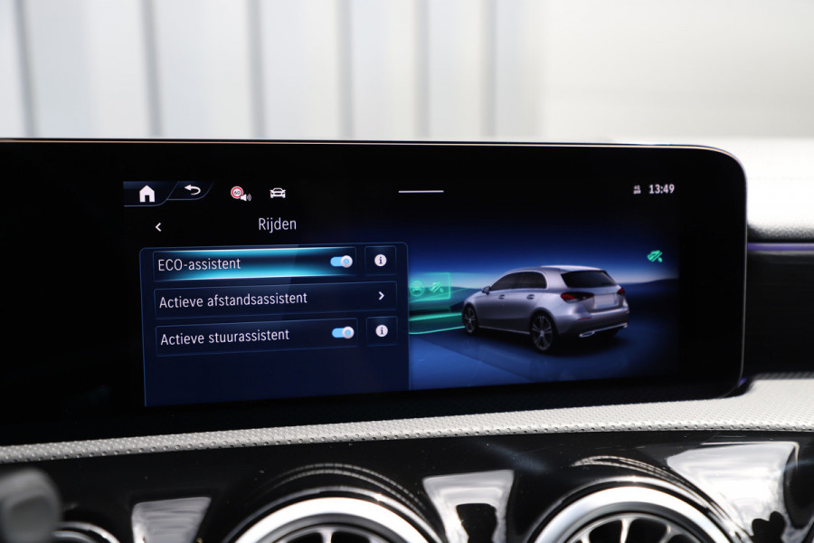Mercedes-Benz A-Klasse 250e AMG Aut8 | 218PK | Pano | Head-up | Burmester | Memory | Sfeerverlichting | Multibeam | ACC | Stuurwielverwarming | Trekhaa