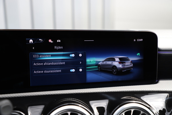Mercedes-Benz A-Klasse 250e AMG Aut8 | 218PK | Pano | Head-up | Burmester | Memory | Sfeerverlichting | Multibeam | ACC | Stuurwielverwarming | Trekhaa