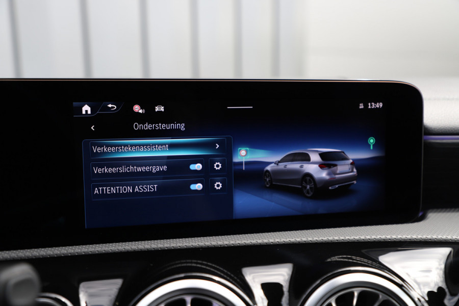 Mercedes-Benz A-Klasse 250e AMG Aut8 | 218PK | Pano | Head-up | Burmester | Memory | Sfeerverlichting | Multibeam | ACC | Stuurwielverwarming | Trekhaa