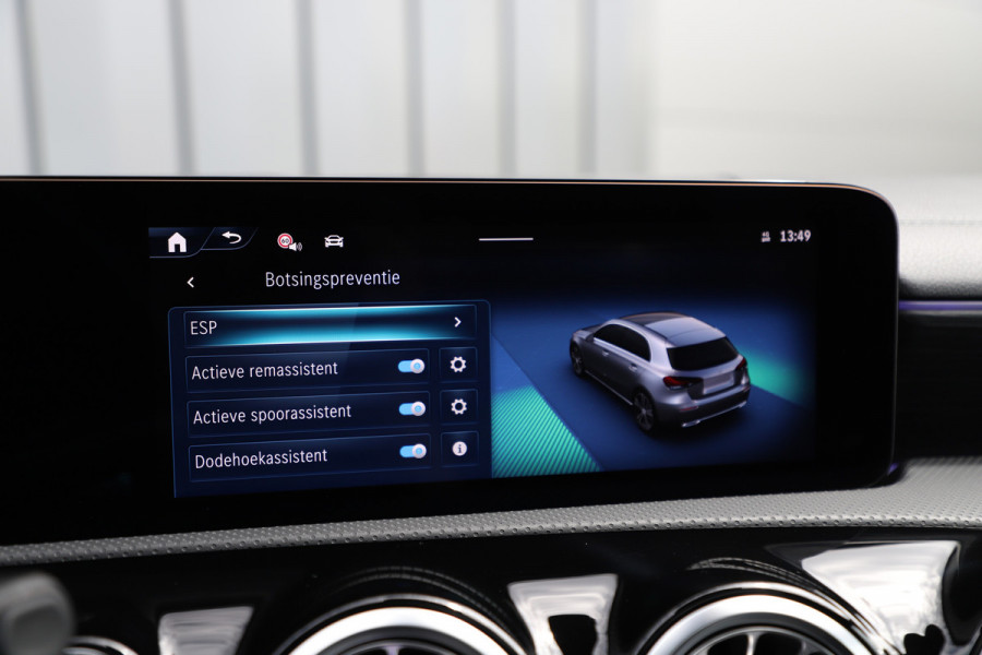 Mercedes-Benz A-Klasse 250e AMG Aut8 | 218PK | Pano | Head-up | Burmester | Memory | Sfeerverlichting | Multibeam | ACC | Stuurwielverwarming | Trekhaa