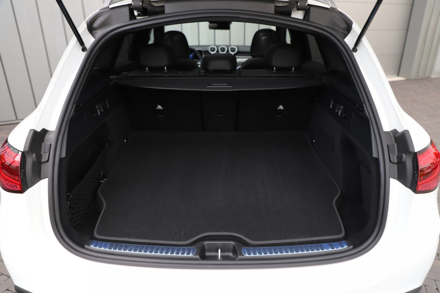 Mercedes-Benz GLC 300e AMG 4-Matic | 313PK | Massage | Pano | Burmester | Digital-light | Sfeerverlichting | Distronic | Stoelkoeling | Air-balanc