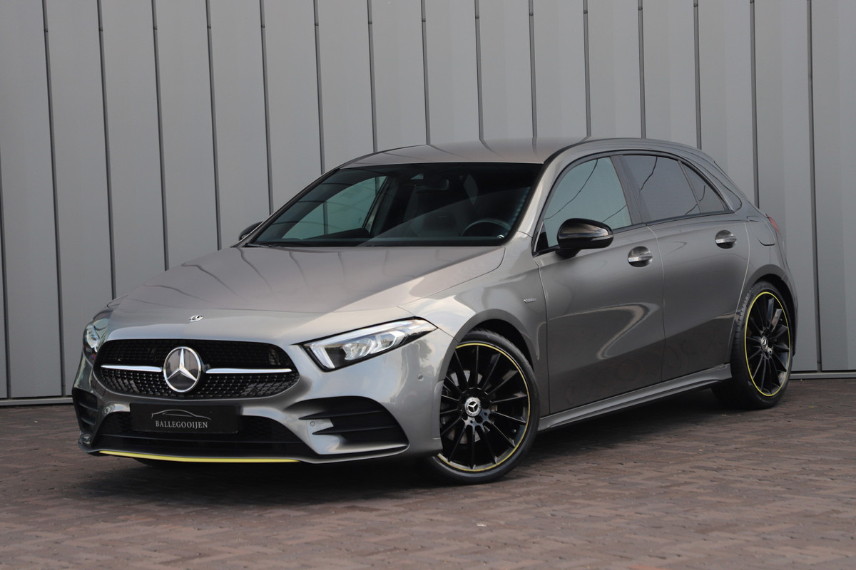 Mercedes-Benz A-Klasse 200 AMG Edition 1 | 163PK | Sfeerverlichting | Led | Widescreen | Stoelverwarming | Pdc | Cruise-control | 2018. Mercedes-Benz A-Klasse 200 AMG Edition 1 | 163PK | Sfeerverlichting | Led | Widescreen | Stoelverwarming | Pdc | Cruise-control | 2018.