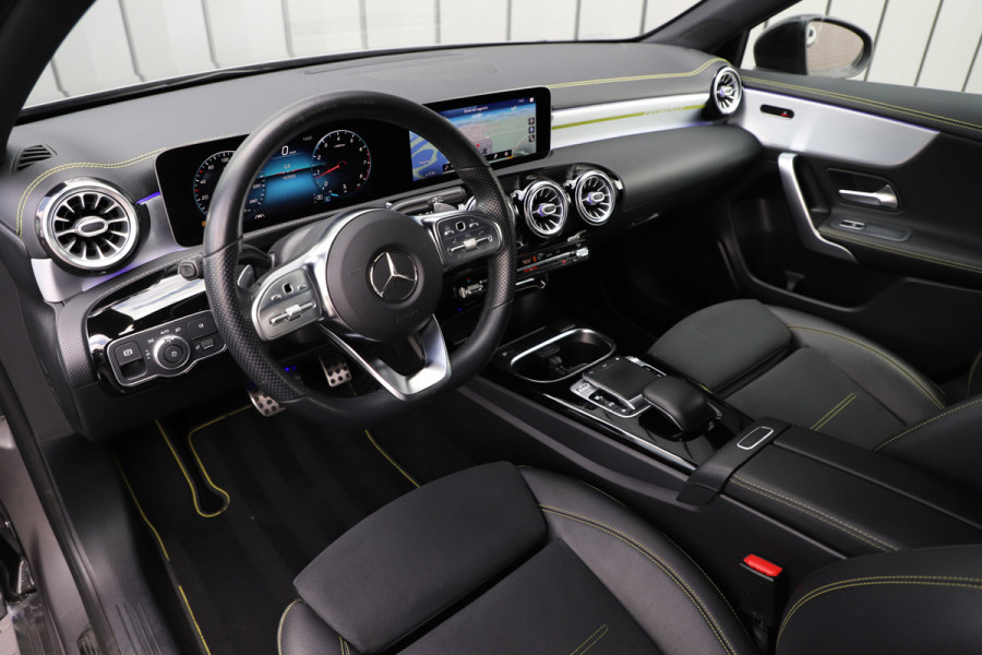 Mercedes-Benz A-Klasse 200 AMG Edition 1 | 163PK | Sfeerverlichting | Led | Widescreen | Stoelverwarming | Pdc | Cruise-control | 2018.