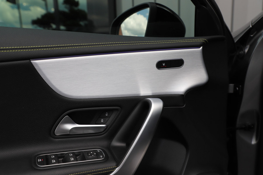 Mercedes-Benz A-Klasse 200 AMG Edition 1 | 163PK | Sfeerverlichting | Led | Widescreen | Stoelverwarming | Pdc | Cruise-control | 2018.