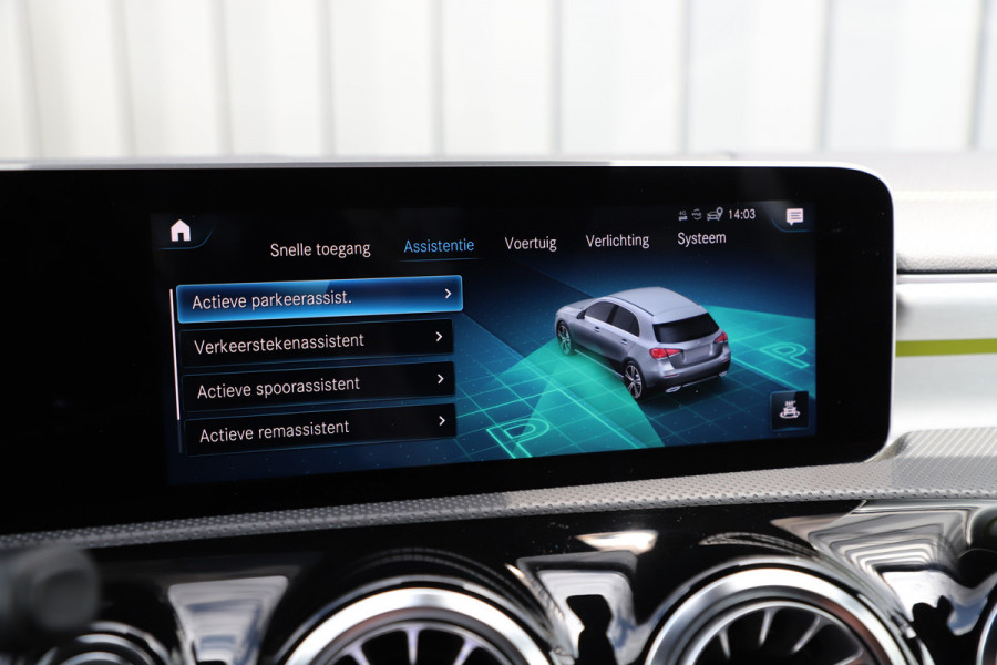 Mercedes-Benz A-Klasse 200 AMG Edition 1 | 163PK | Sfeerverlichting | Led | Widescreen | Stoelverwarming | Pdc | Cruise-control | 2018.