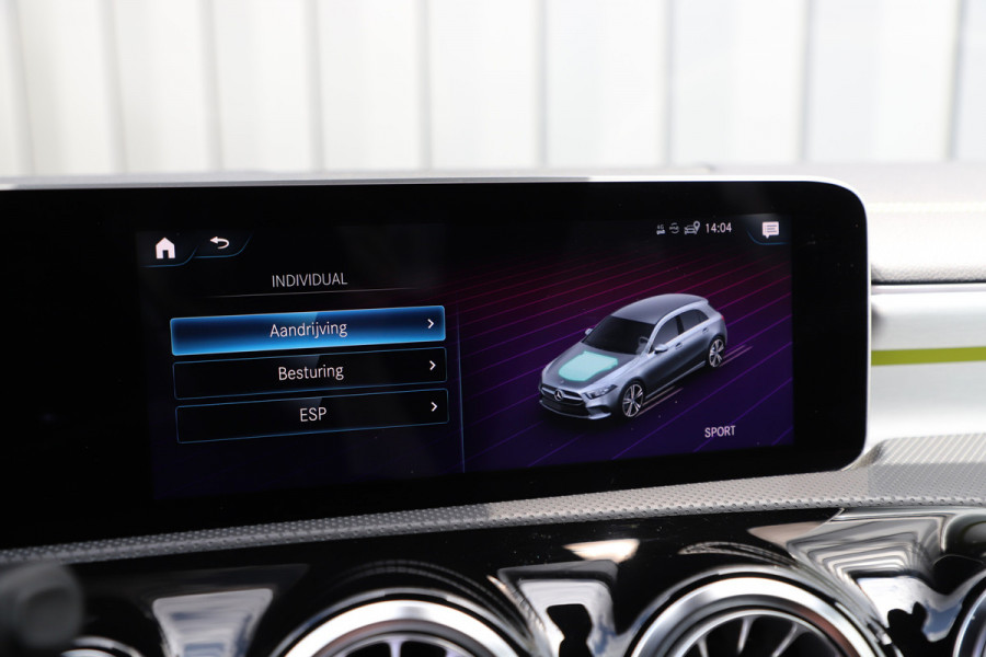 Mercedes-Benz A-Klasse 200 AMG Edition 1 | 163PK | Sfeerverlichting | Led | Widescreen | Stoelverwarming | Pdc | Cruise-control | 2018.