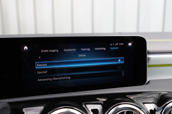 Mercedes-Benz A-Klasse 200 AMG Edition 1 | 163PK | Sfeerverlichting | Led | Widescreen | Stoelverwarming | Pdc | Cruise-control | 2018.