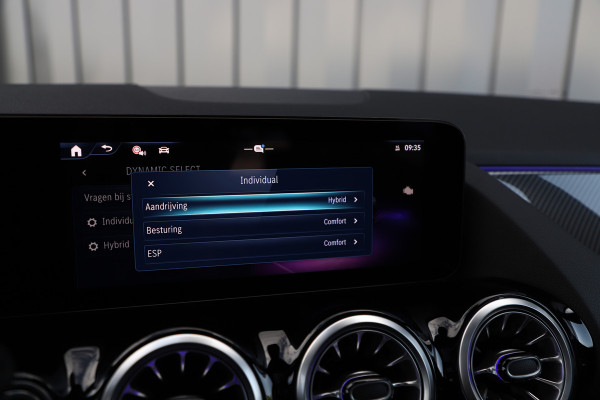 Mercedes-Benz GLA 250e AMG Aut8 | 218PK | Pano | Memory | Burmester | Keyles-go | Sfeerverlichting | Distronic | Multibeam | Stoelverw. | 2024.