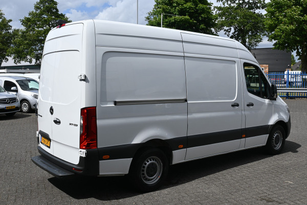 Mercedes-Benz Sprinter 317 CDI L2H2 MBUX met navigatie en camera met parkeersensoren