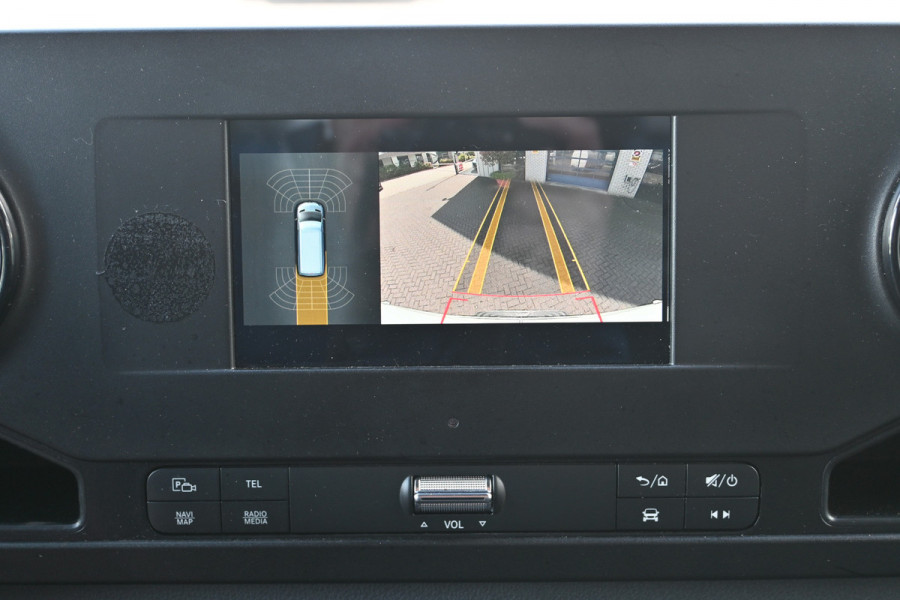 Mercedes-Benz Sprinter 317 CDI L2H2 MBUX met navigatie en camera met parkeersensoren