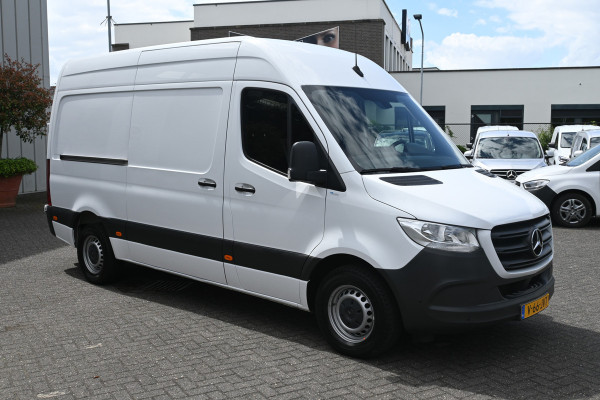 Mercedes-Benz Sprinter 317 CDI L2H2 MBUX met navigatie en camera met parkeersensoren