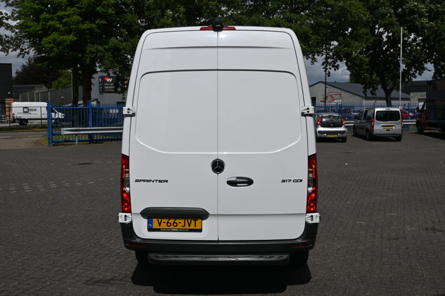 Mercedes-Benz Sprinter 317 CDI L2H2 MBUX met navigatie en camera met parkeersensoren