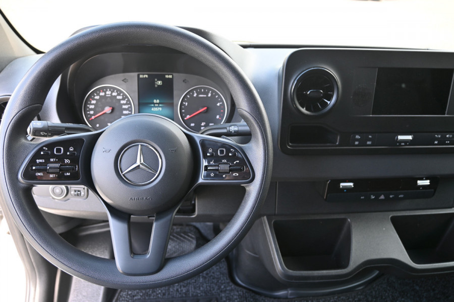 Mercedes-Benz Sprinter 317 CDI L2H2 MBUX met navigatie en camera met parkeersensoren