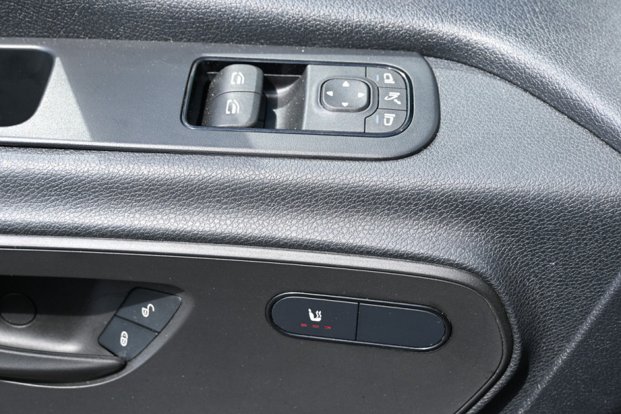 Mercedes-Benz Sprinter 317 CDI L2H2 MBUX met navigatie en camera met parkeersensoren