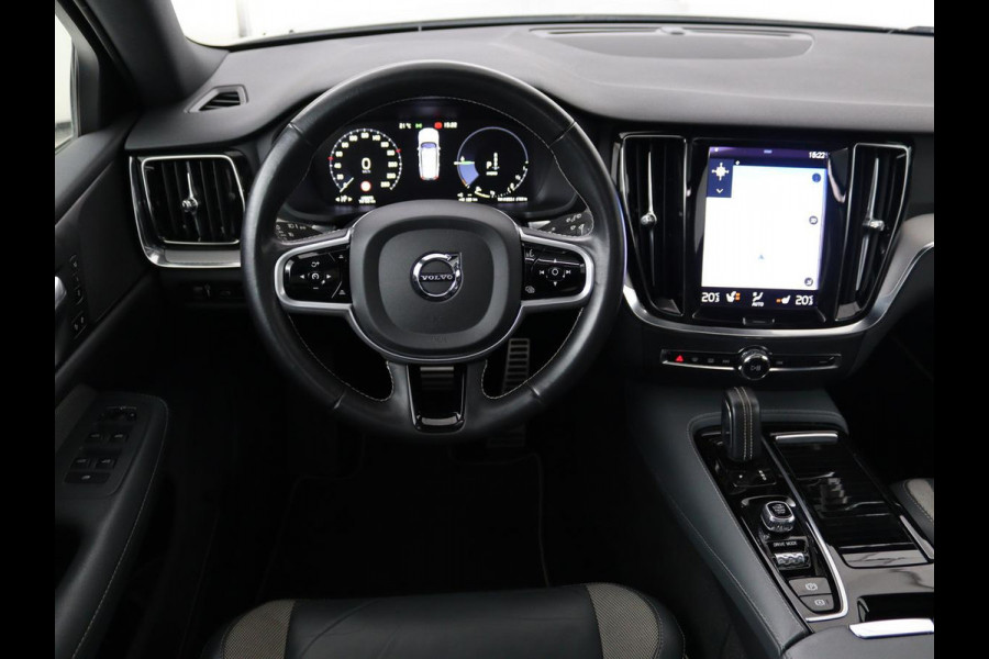 Volvo V60 2.0 T6 Recharge AWD R Design | Panoramadak | Trekhaak | Stoel & stuurverwarming | Carplay | Navigatie | Full LED