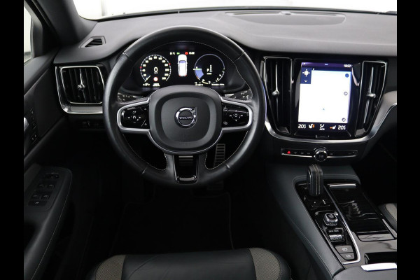 Volvo V60 2.0 T6 Recharge AWD R Design | Panoramadak | Trekhaak | Stoel & stuurverwarming | Carplay | Navigatie | Full LED