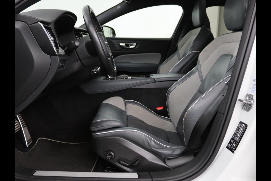 Volvo V60 2.0 T6 Recharge AWD R Design | Panoramadak | Trekhaak | Stoel & stuurverwarming | Carplay | Navigatie | Full LED