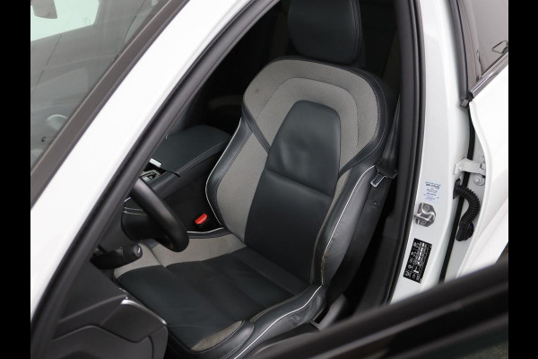 Volvo V60 2.0 T6 Recharge AWD R Design | Panoramadak | Trekhaak | Stoel & stuurverwarming | Carplay | Navigatie | Full LED