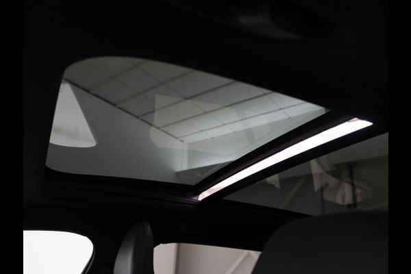 Volvo V60 2.0 T6 Recharge AWD R Design | Panoramadak | Trekhaak | Stoel & stuurverwarming | Carplay | Navigatie | Full LED