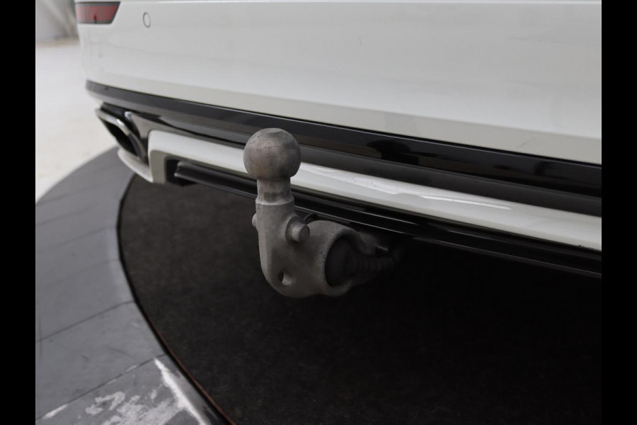 Volvo V60 2.0 T6 Recharge AWD R Design | Panoramadak | Trekhaak | Stoel & stuurverwarming | Carplay | Navigatie | Full LED