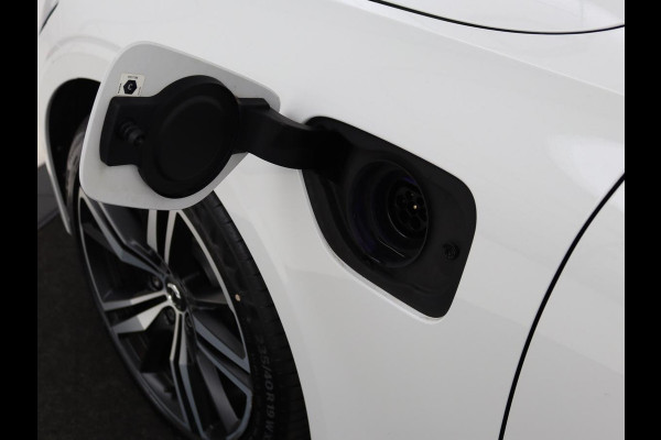 Volvo V60 2.0 T6 Recharge AWD R Design | Panoramadak | Trekhaak | Stoel & stuurverwarming | Carplay | Navigatie | Full LED