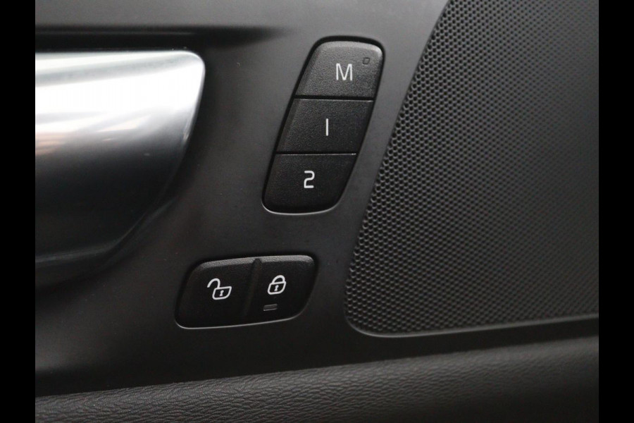 Volvo V60 2.0 T6 Recharge AWD R Design | Panoramadak | Trekhaak | Stoel & stuurverwarming | Carplay | Navigatie | Full LED
