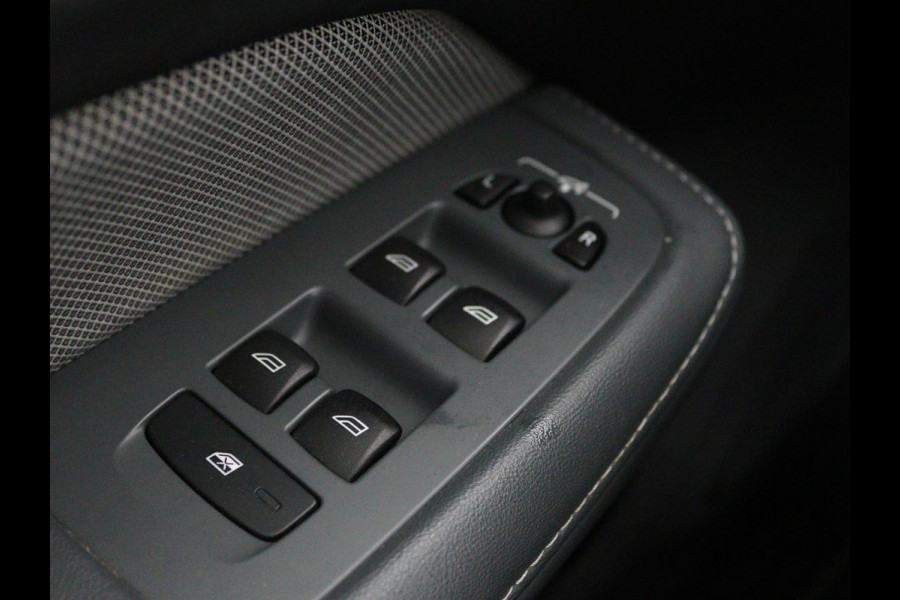 Volvo V60 2.0 T6 Recharge AWD R Design | Panoramadak | Trekhaak | Stoel & stuurverwarming | Carplay | Navigatie | Full LED