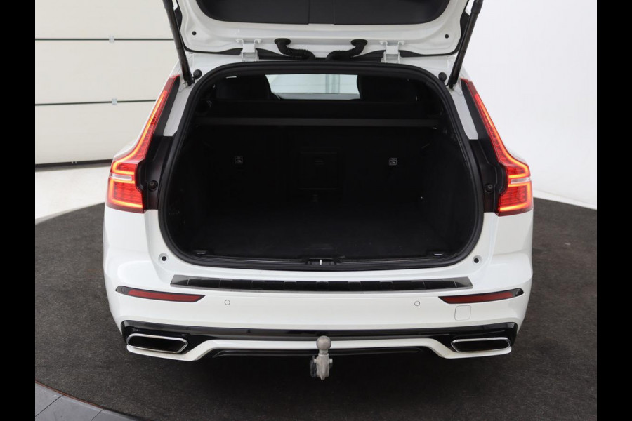 Volvo V60 2.0 T6 Recharge AWD R Design | Panoramadak | Trekhaak | Stoel & stuurverwarming | Carplay | Navigatie | Full LED