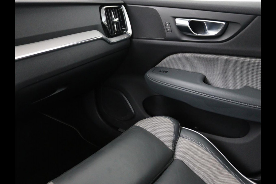 Volvo V60 2.0 T6 Recharge AWD R Design | Panoramadak | Trekhaak | Stoel & stuurverwarming | Carplay | Navigatie | Full LED