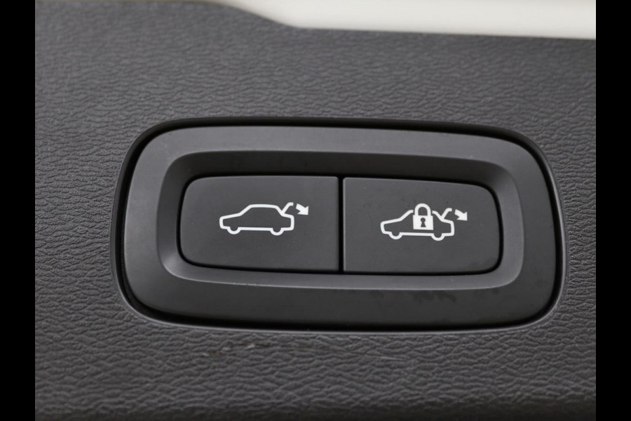Volvo V60 2.0 T6 Recharge AWD R Design | Panoramadak | Trekhaak | Stoel & stuurverwarming | Carplay | Navigatie | Full LED