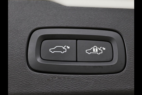 Volvo V60 2.0 T6 Recharge AWD R Design | Panoramadak | Trekhaak | Stoel & stuurverwarming | Carplay | Navigatie | Full LED