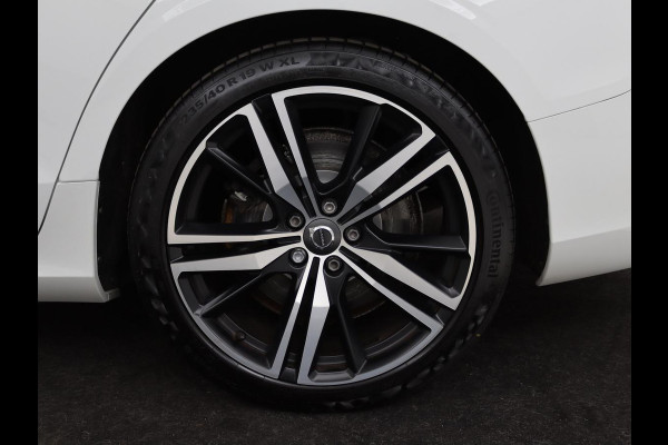 Volvo V60 2.0 T6 Recharge AWD R Design | Panoramadak | Trekhaak | Stoel & stuurverwarming | Carplay | Navigatie | Full LED