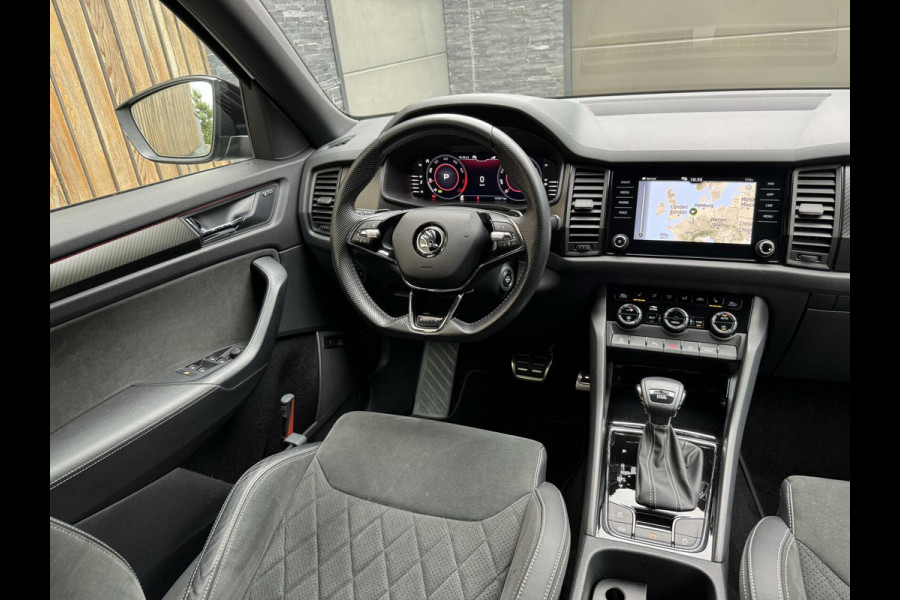Škoda Kodiaq 1.5 TSI Sportline Automaat | Trekhaak uitklapbaar | Navigatiesysteem | Stoelverwarming | Stuurverwarming | Getint glas | Cruise