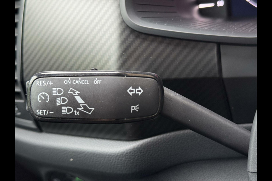 Škoda Kodiaq 1.5 TSI Sportline Automaat | Trekhaak uitklapbaar | Navigatiesysteem | Stoelverwarming | Stuurverwarming | Getint glas | Cruise