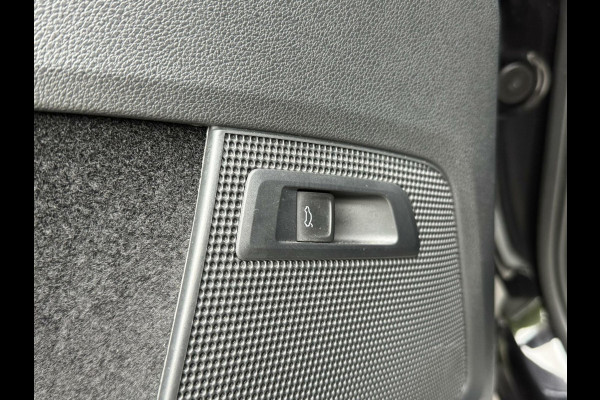 Škoda Kodiaq 1.5 TSI Sportline Automaat | Trekhaak uitklapbaar | Navigatiesysteem | Stoelverwarming | Stuurverwarming | Getint glas | Cruise