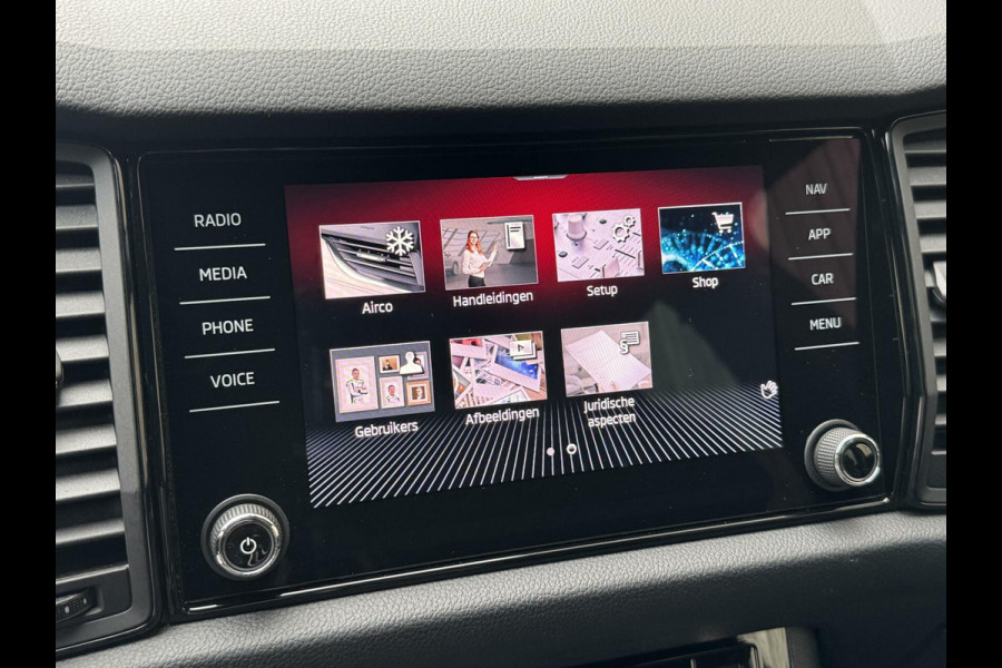 Škoda Kodiaq 1.5 TSI Sportline Automaat | Trekhaak uitklapbaar | Navigatiesysteem | Stoelverwarming | Stuurverwarming | Getint glas | Cruise