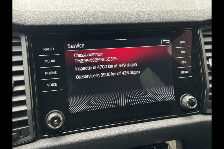 Škoda Kodiaq 1.5 TSI Sportline Automaat | Trekhaak uitklapbaar | Navigatiesysteem | Stoelverwarming | Stuurverwarming | Getint glas | Cruise
