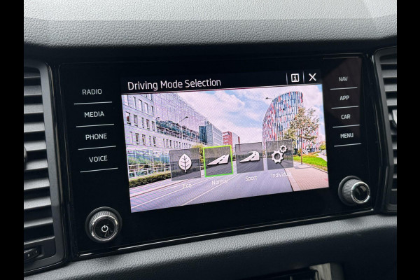 Škoda Kodiaq 1.5 TSI Sportline Automaat | Trekhaak uitklapbaar | Navigatiesysteem | Stoelverwarming | Stuurverwarming | Getint glas | Cruise