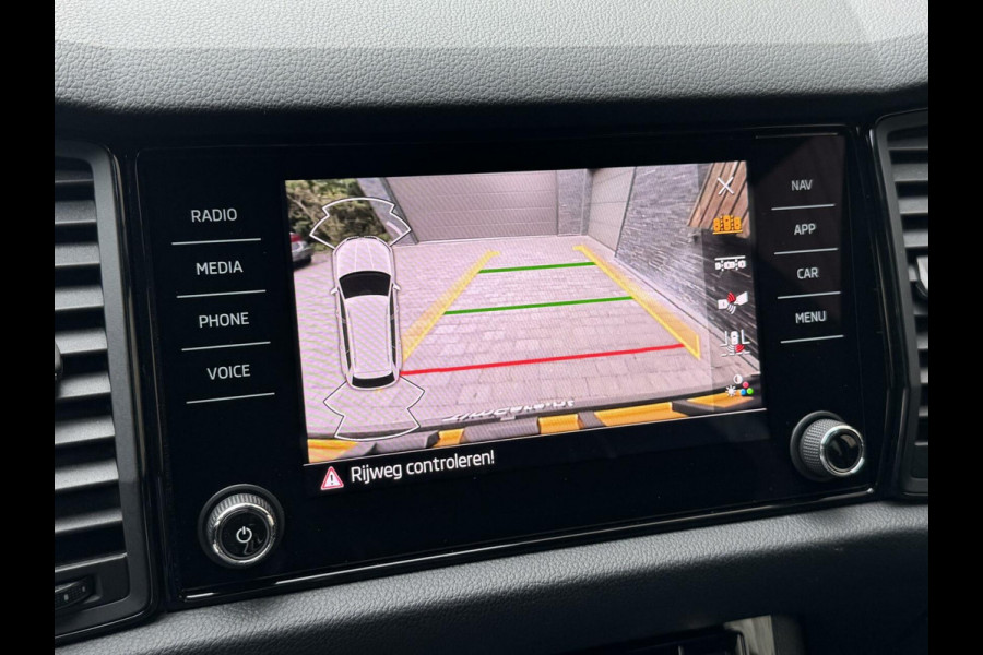 Škoda Kodiaq 1.5 TSI Sportline Automaat | Trekhaak uitklapbaar | Navigatiesysteem | Stoelverwarming | Stuurverwarming | Getint glas | Cruise