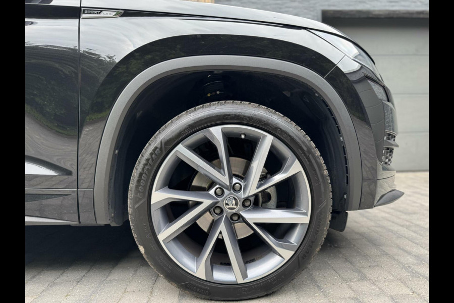 Škoda Kodiaq 1.5 TSI Sportline Automaat | Trekhaak uitklapbaar | Navigatiesysteem | Stoelverwarming | Stuurverwarming | Getint glas | Cruise