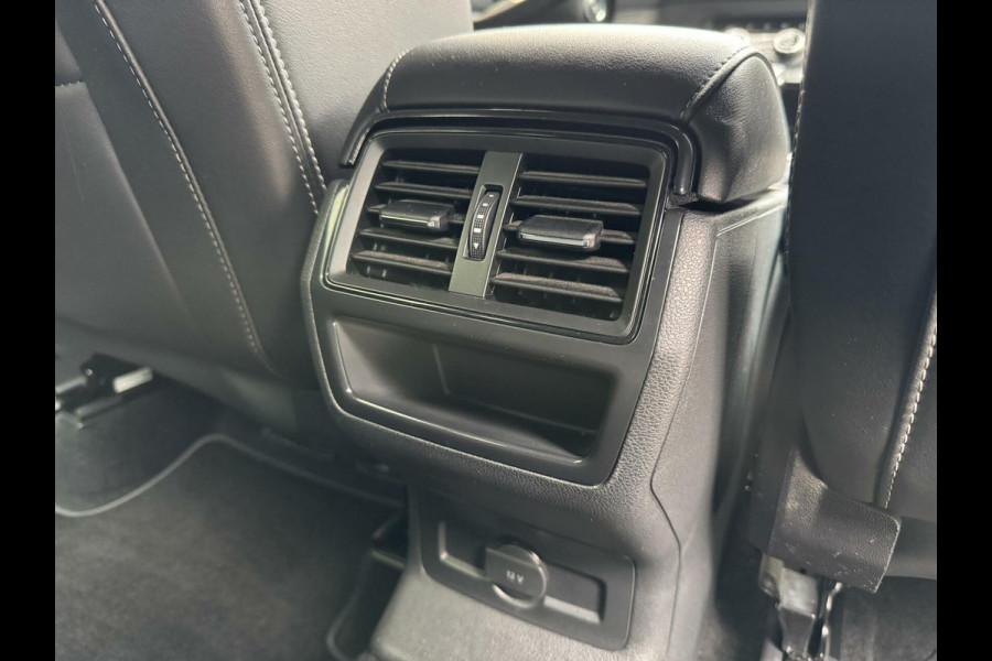 Škoda Kodiaq 1.5 TSI Sportline Automaat | Trekhaak uitklapbaar | Navigatiesysteem | Stoelverwarming | Stuurverwarming | Getint glas | Cruise
