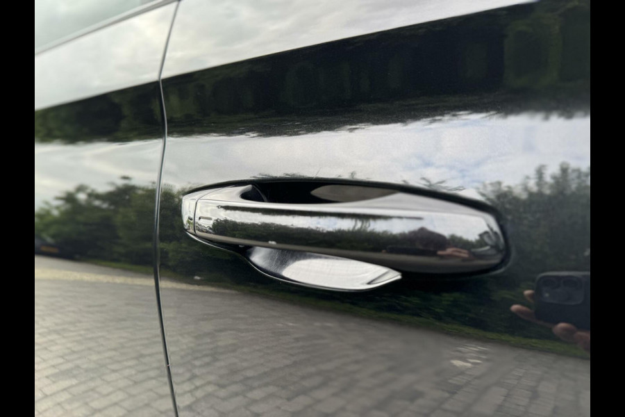 Škoda Kodiaq 1.5 TSI Sportline Automaat | Trekhaak uitklapbaar | Navigatiesysteem | Stoelverwarming | Stuurverwarming | Getint glas | Cruise