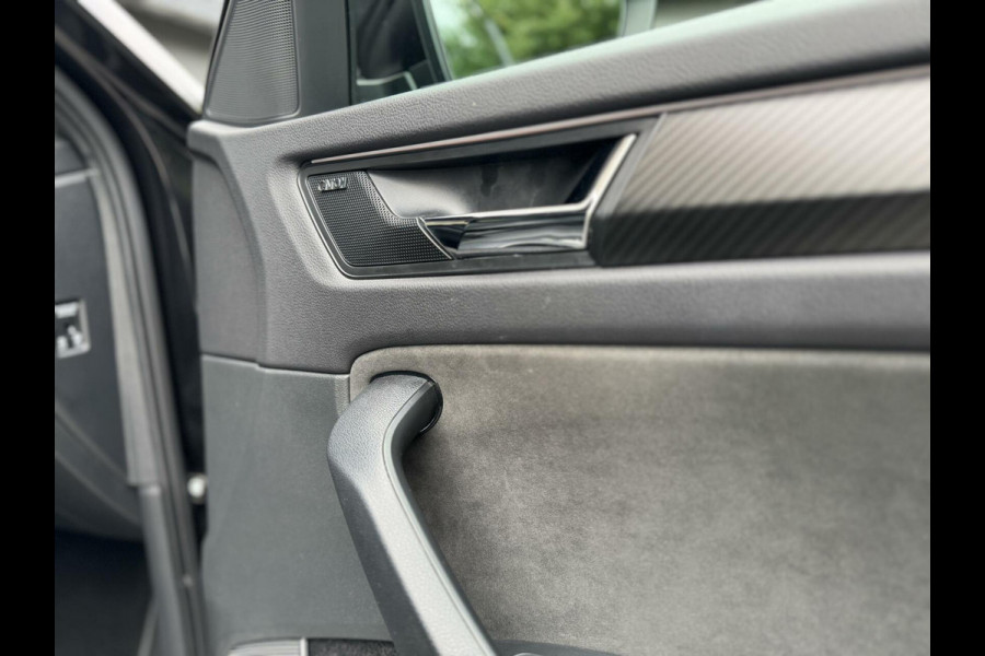 Škoda Kodiaq 1.5 TSI Sportline Automaat | Trekhaak uitklapbaar | Navigatiesysteem | Stoelverwarming | Stuurverwarming | Getint glas | Cruise