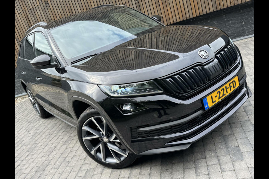 Škoda Kodiaq 1.5 TSI Sportline Automaat | Trekhaak uitklapbaar | Navigatiesysteem | Stoelverwarming | Stuurverwarming | Getint glas | Cruise