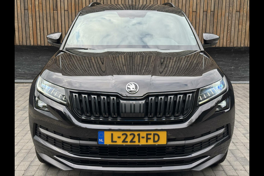 Škoda Kodiaq 1.5 TSI Sportline Automaat | Trekhaak uitklapbaar | Navigatiesysteem | Stoelverwarming | Stuurverwarming | Getint glas | Cruise