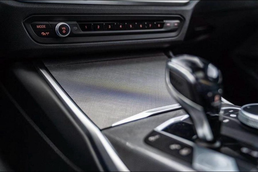 BMW 3-serie 330e M Performance Carbon/Individueel/Laser/Hud/H&K