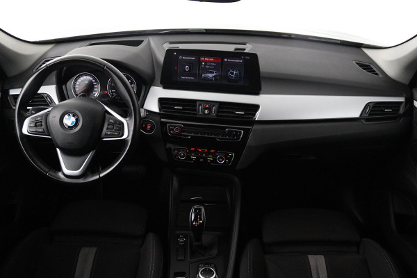 BMW X1 SDrive18i Executive Edition Automaat (NAVIGATIE, STOELVERWARMING, LED, PDC, 1e EIGENAAR, GOED ONDERHOUDEN)